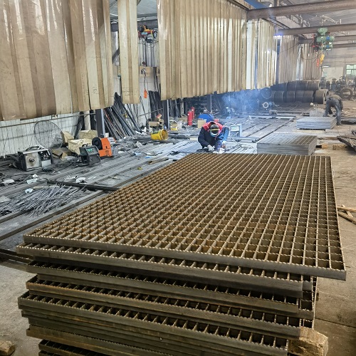 齒形防滑鋼格柵鋼格板：戶外平臺(tái)安全的靠譜選擇