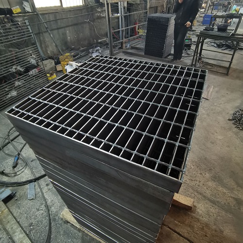 高空塔架平臺鋼格柵板技術(shù)揭秘