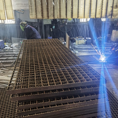 平臺鋼格板詳解承載標(biāo)準(zhǔn)