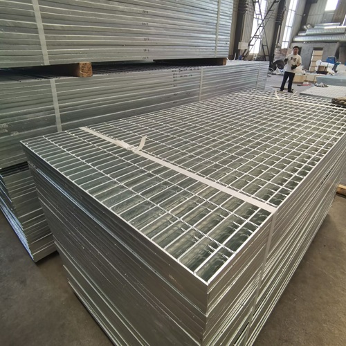 鋼格柵知識科普：材質(zhì)、規(guī)格如何影響使用效果？