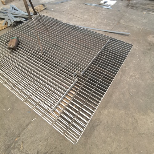 鋼格板在極端環(huán)境下的表現(xiàn)有多穩(wěn)