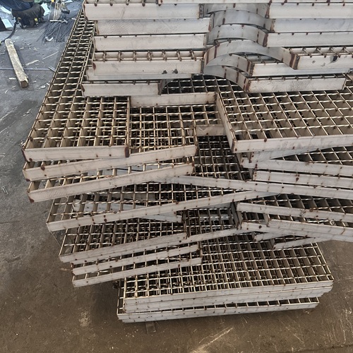 別小看它，這塊鋼格柵板背后藏著大學(xué)問